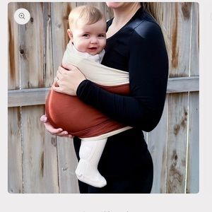 Zoberlo baby bonding comforter and carrier.